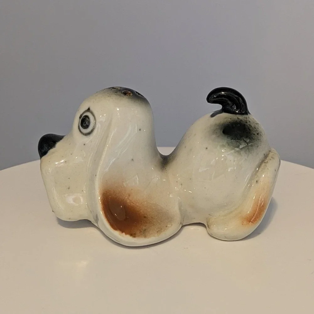 Vintage Basset Hounds Beagle Dogs Salt Pepper Shakers Big Ears Anthropomorphic
